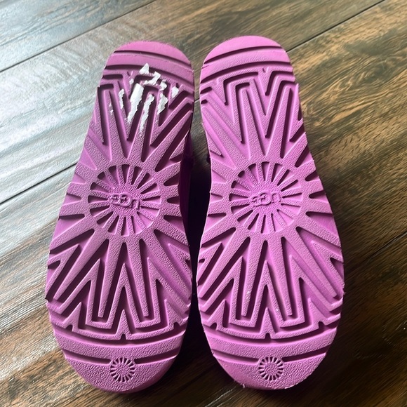 UGG Ultra Mini Boots - Picture 8 of 8